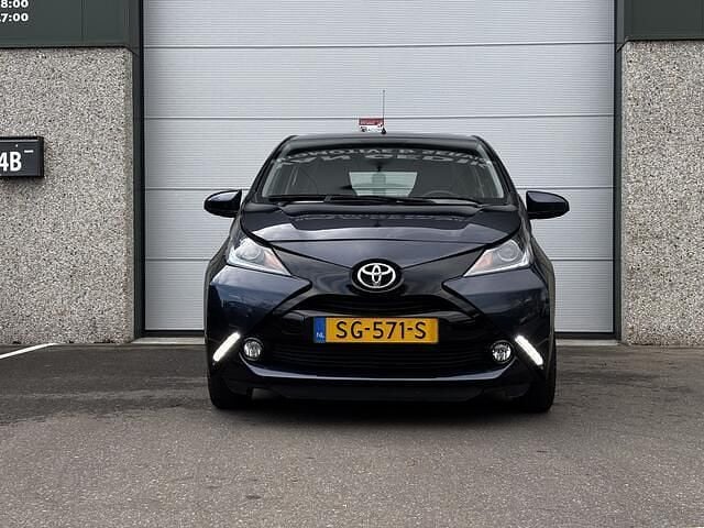 Occasion Toyota Aygo X-play 69 PK (50 kW) 2018 Blauw Hatchback