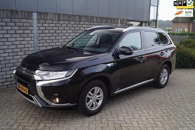 Zwart Gebruikt 2019 Mitsubishi Outlander SUV | € 20.650 (Eerlijke prijs) - Afbeelding 1/4