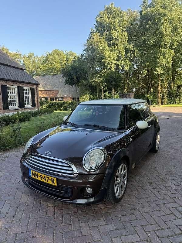 Bruin Gebruikt 2010 Mini Cooper Hatchback | € 3.500 (Goede deal) - Afbeelding 1/4