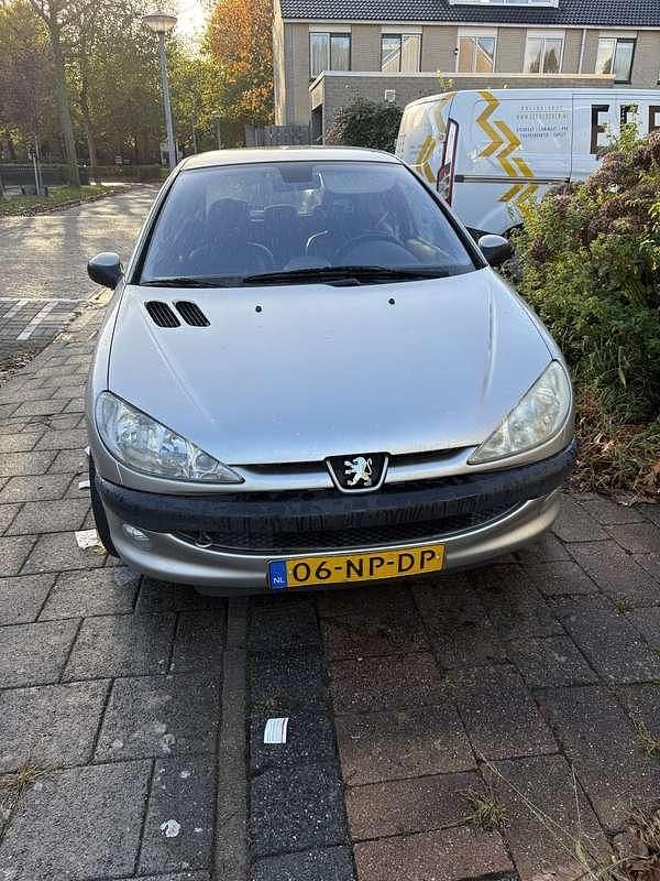Grijs Gebruikt 2004 Peugeot 206 Hatchback | € 700 (Super prijs) - Afbeelding 1/4