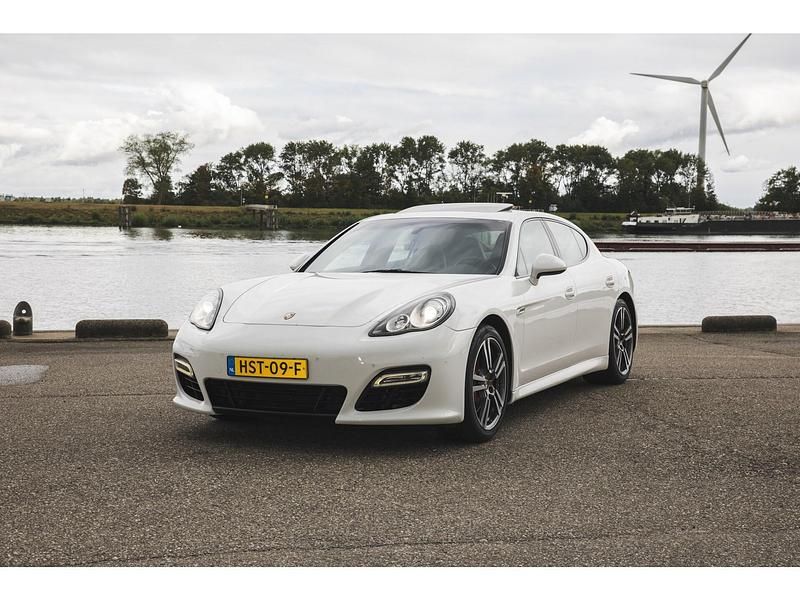 Wit Gebruikt 2010 Porsche Panamera Sedan | € 38.525 (Eerlijke prijs) - Afbeelding 1/4