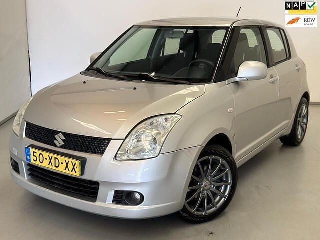 Grijs Gebruikt 2007 Suzuki Swift Hatchback | € 2.750 (Eerlijke prijs) - Afbeelding 1/4
