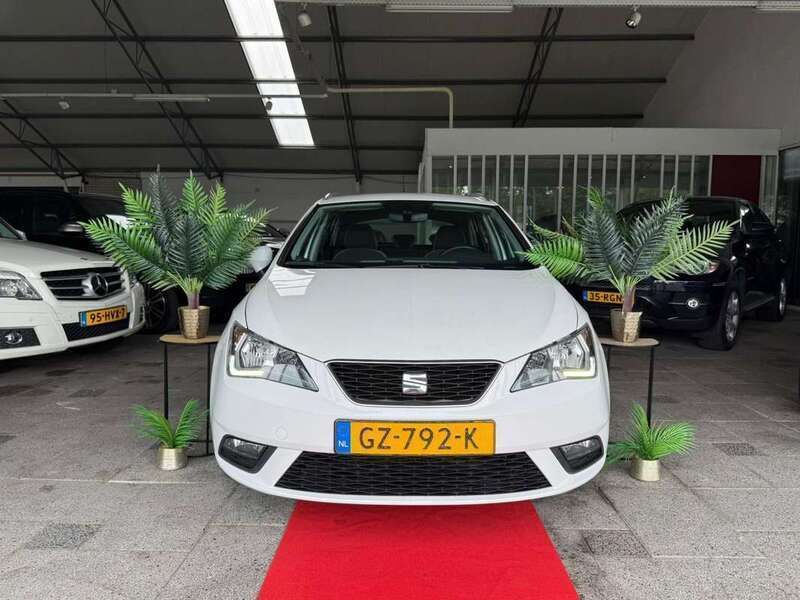 Wit Gebruikt 2015 Seat Ibiza ST Stationwagen | € 1.999 - Afbeelding 1/3