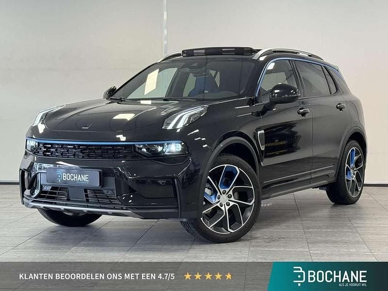 Zwart, metallic lak Nieuw 2025 Lynk & Co 01 SUV | € 34.875 (Eerlijke prijs) - Afbeelding 1/4