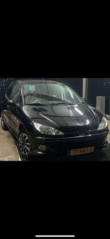 Zwart Gebruikt 2009 Peugeot 206 Hatchback | € 1.800 (Eerlijke prijs) - Afbeelding 1/4