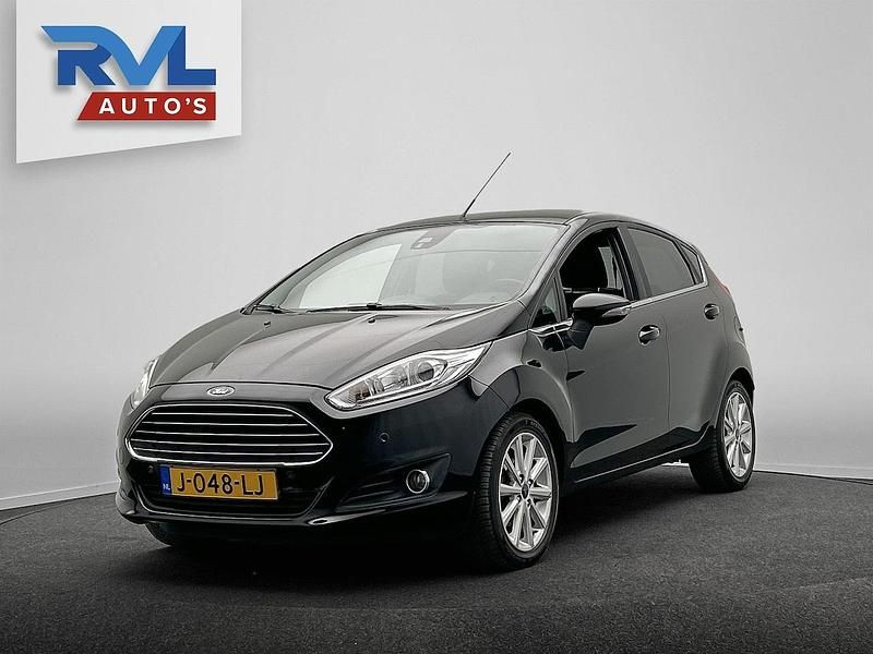 Zwart (metallic) Occasion 2017 Ford Fiesta Titanium Hatchback | € 13.245 (Goede deal) - Afbeelding 1/4