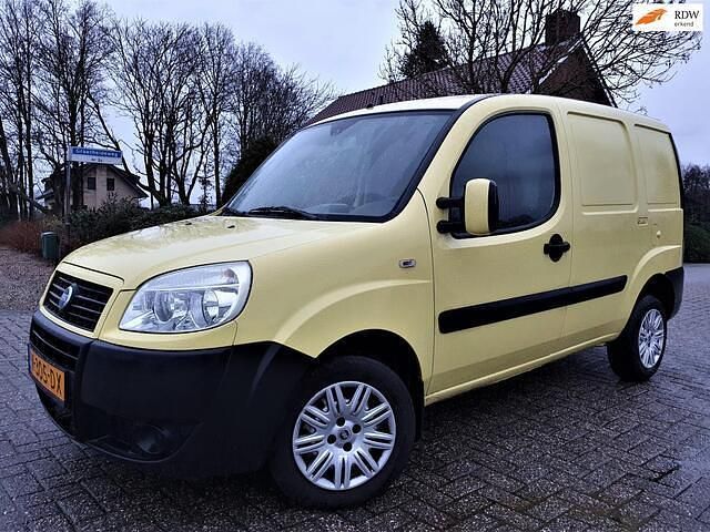 Geel Occasion 2006 Fiat Doblò MPV | € 3.895 (Eerlijke prijs) - Afbeelding 1/4