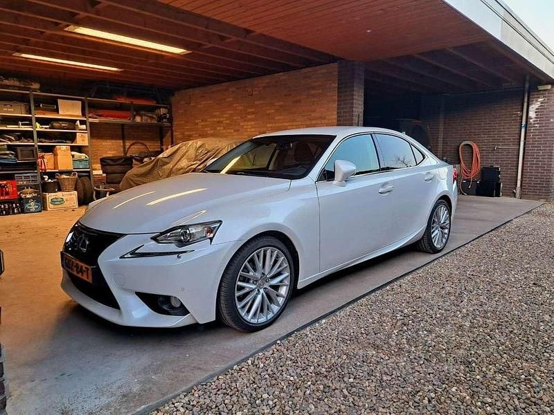 Wit Gebruikt 2013 Lexus IS250 Luxury Line Sedan | € 21.900 (Eerlijke prijs) - Afbeelding 1/4