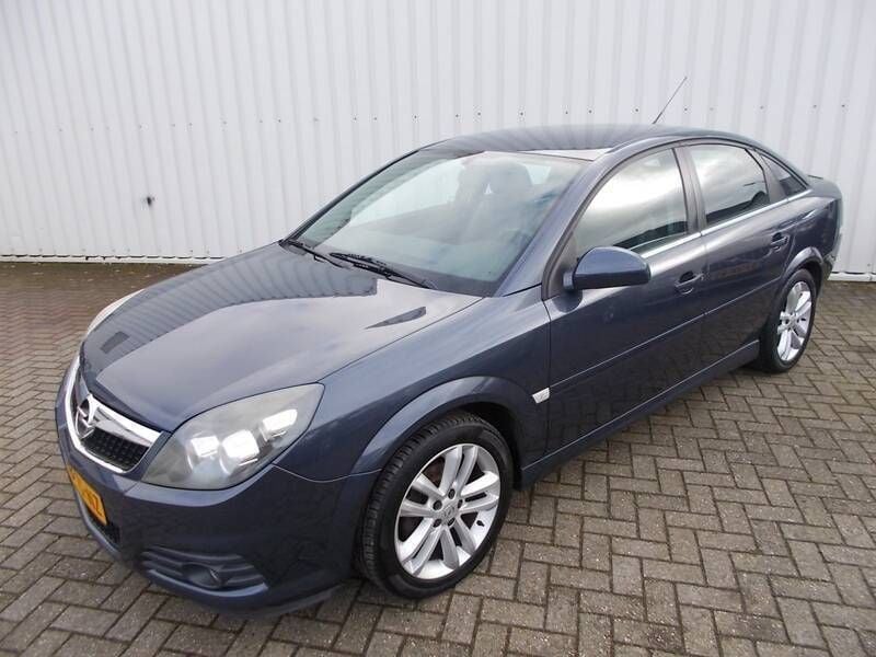 Grijs Gebruikt 2007 Opel Vectra Sport Hatchback | € 2.950 (Iets duurder) - Afbeelding 1/4