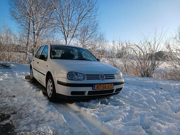 Gebruikt 2001 VW Golf IV | € 999 - Afbeelding 1/4