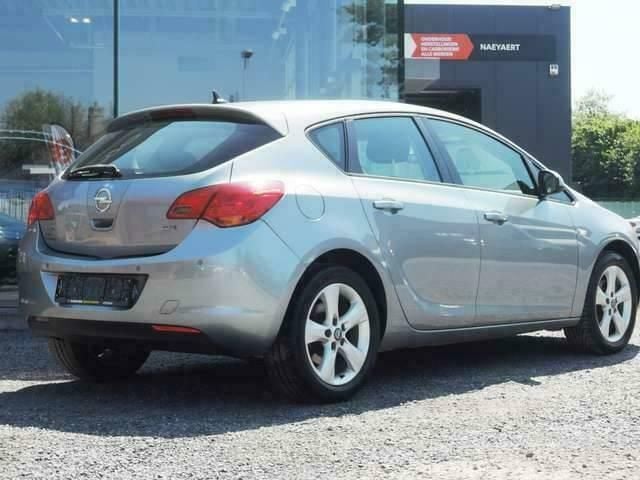 Occasion Opel Astra Enjoy 110 PK (80 kW) 2010 Grijs Sedan