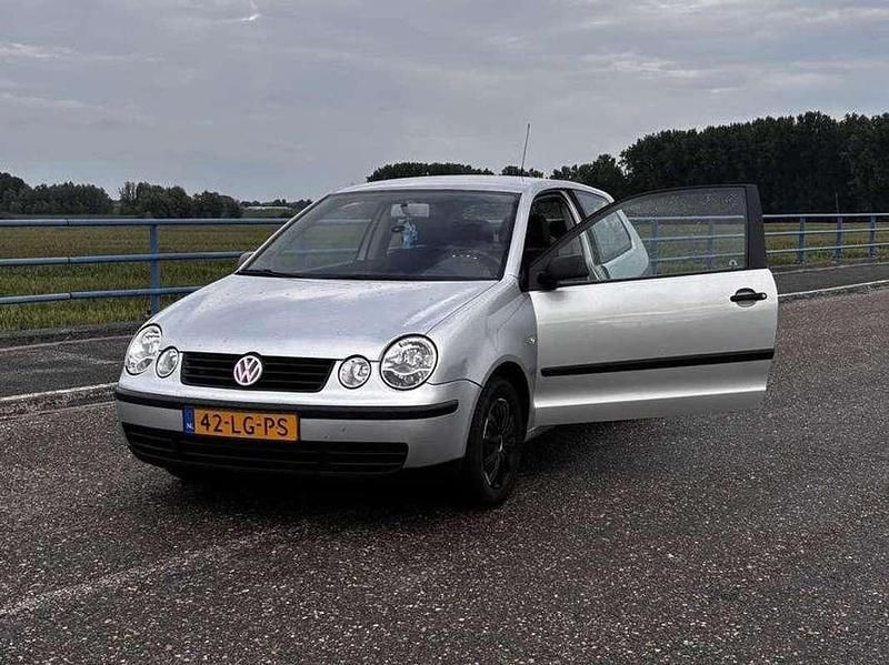 Zilver Gebruikt 2002 VW Polo Hatchback | € 1.000 (Goede deal) - Afbeelding 1/4
