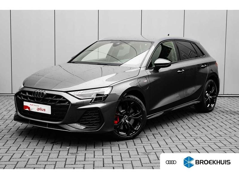 , metallic lak Gebruikt 2025 Audi A3 Sportback e-tron Competition Hatchback | € 49.845 (Goede deal) - Afbeelding 1/4