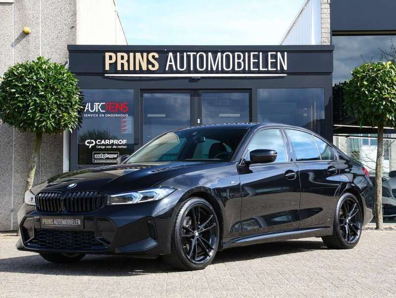 Zwart, metallic lak Gebruikt 2023 BMW 320 M Sport Sedan | € 44.950 (Duur) - Afbeelding 1/4