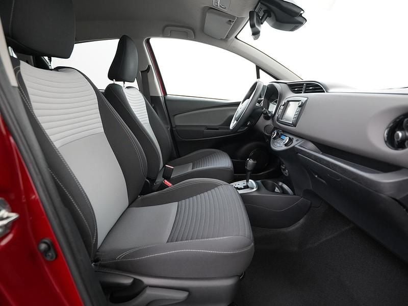 Occasion Toyota Yaris Hybrid 2019 Rood Hatchback