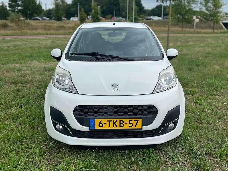 Wit Gebruikt 2012 Peugeot 107 Active Hatchback | € 6.450 (Eerlijke prijs) - Afbeelding 1/4