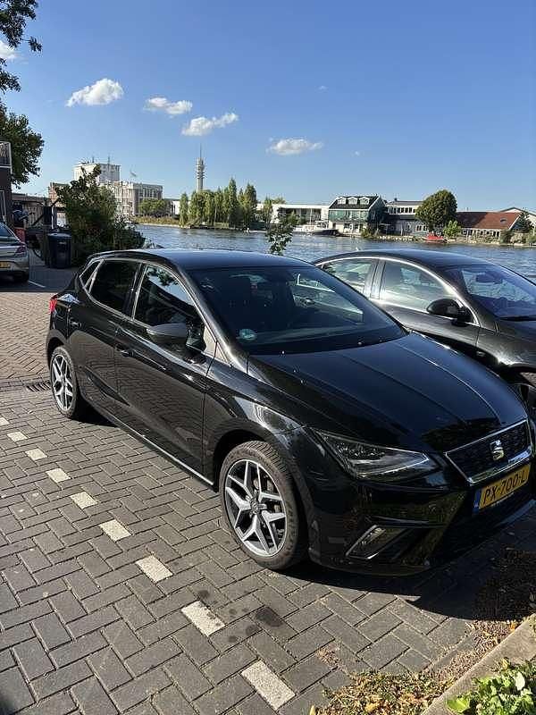 Zwart Gebruikt 2018 Seat Ibiza Hatchback | € 13.999 (Eerlijke prijs) - Afbeelding 1/4