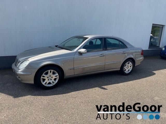 Grijs Gebruikt 2003 Mercedes E320 Avantgarde Sedan | € 3.950 (Eerlijke prijs) - Afbeelding 1/4