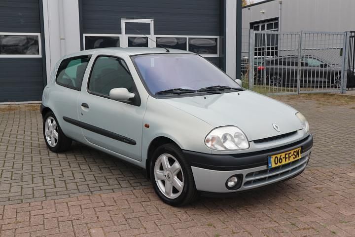 Grijs Gebruikt 2000 Renault Clio II Hatchback | € 999 (Eerlijke prijs) - Afbeelding 1/4