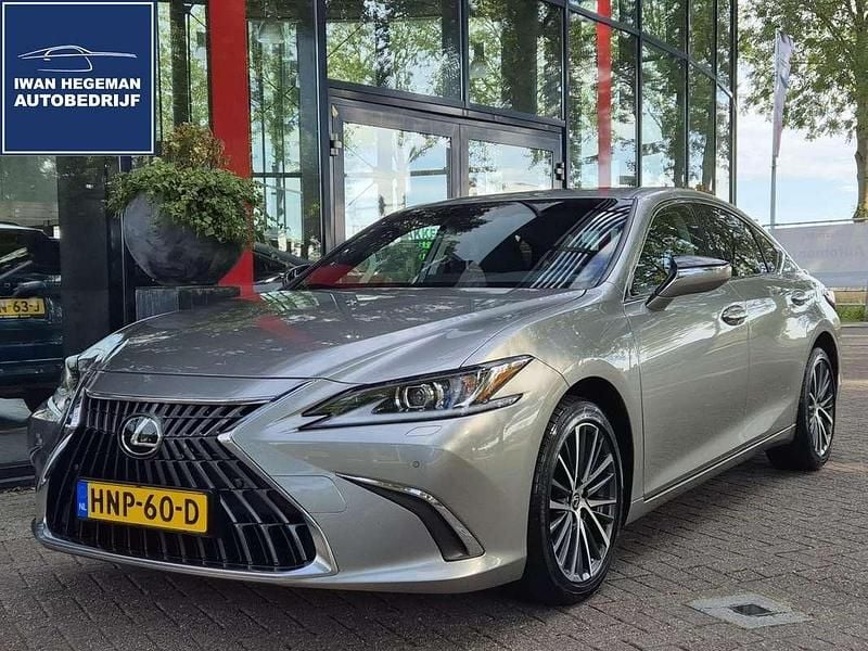 Grijs Gebruikt 2024 Lexus ES300 Business Edition Sedan | € 45.890 (Super prijs) - Afbeelding 1/3