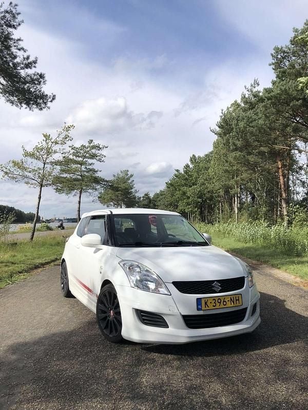 Wit Gebruikt 2013 Suzuki Swift Exclusive Hatchback | € 5.800 (Eerlijke prijs) - Afbeelding 1/4