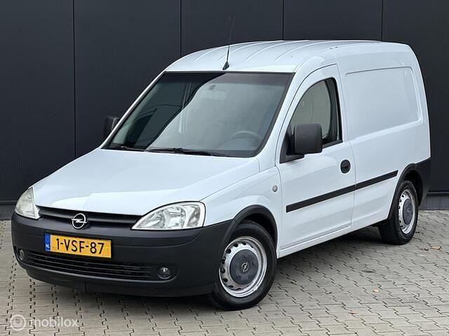 Wit Gebruikt 2011 Opel Combo Van | € 2.498 (Iets duurder) - Afbeelding 1/4