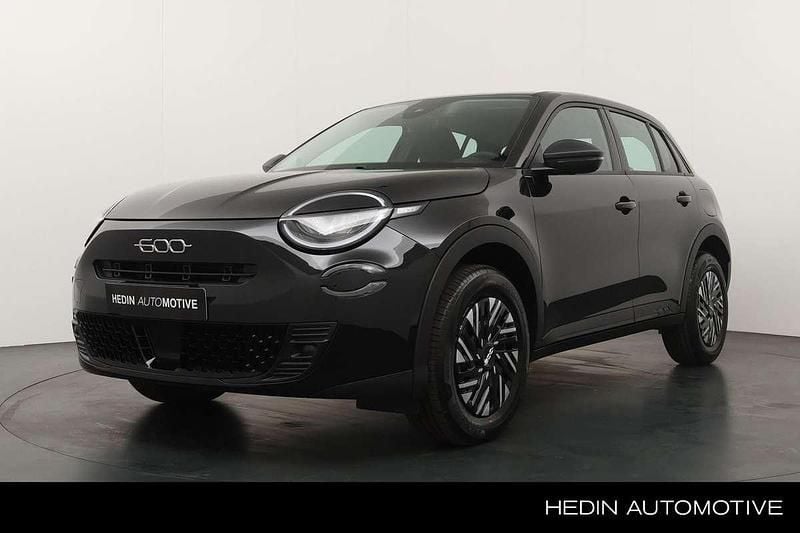 Zwart Nieuw 2025 Fiat 600 Urban SUV | € 27.795 - Afbeelding 1/4