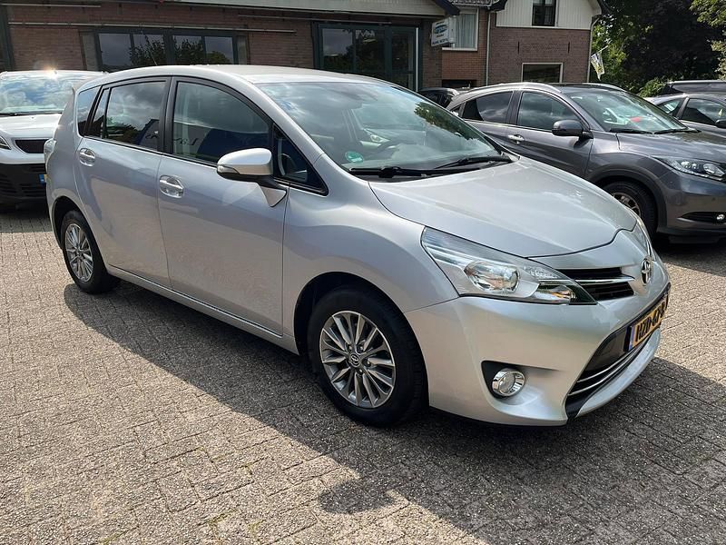 Grijs Gebruikt 2016 Toyota Verso MPV | € 16.950 (Eerlijke prijs) - Afbeelding 1/4