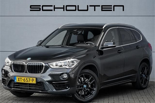 Zwart (metallic) Gebruikt 2019 BMW X1 Executive SUV | € 23.900 (Goede deal) - Afbeelding 1/3