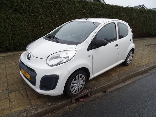 Wit Occasion 2014 Citroën C1 Attraction Hatchback | € 4.950 (Goede deal) - Afbeelding 1/4