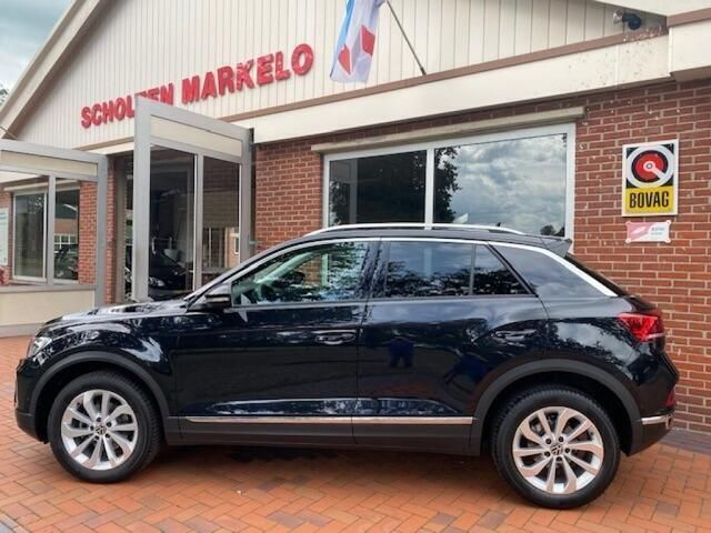 Zwart Gebruikt 2022 VW T-Roc Style SUV | € 39.900 - Afbeelding 1/4