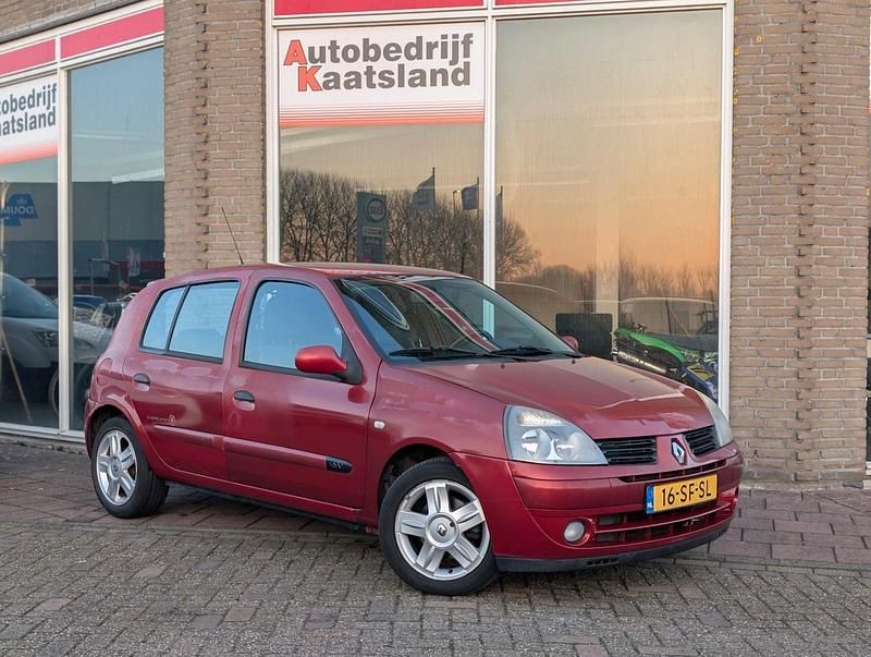 Rood (metallic) Occasion 2005 Renault Clio II Hatchback | € 698 (Super prijs) - Afbeelding 1/4