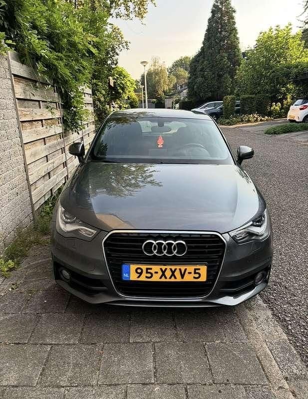 Grijs Gebruikt 2012 Audi A1 Proline Hatchback | € 5.700 (Eerlijke prijs) - Afbeelding 1/4