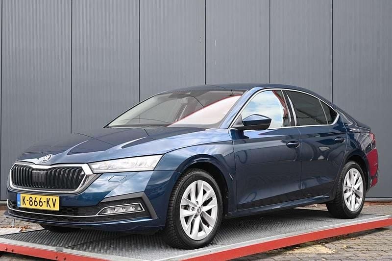 Blauw Gebruikt 2021 Skoda Octavia Business Line Hatchback | € 18.450 (Eerlijke prijs) - Afbeelding 1/4