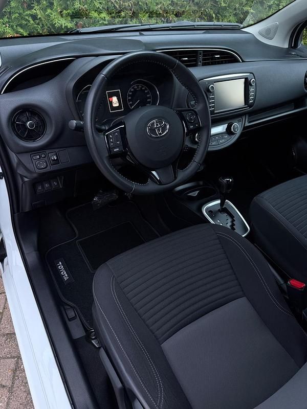 Occasion Toyota Yaris Hybrid 73 PK (53 kW) 2017 Wit Hatchback
