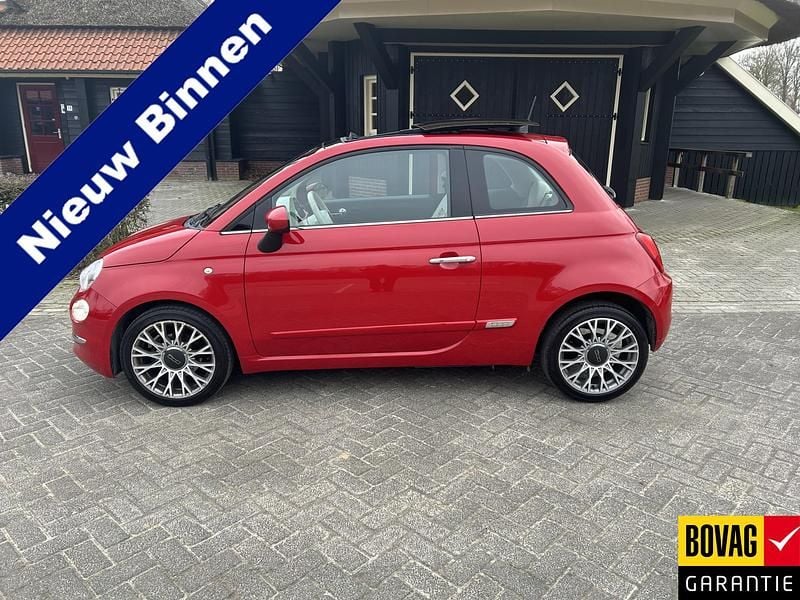 Rood, metallic lak Gebruikt 2019 Fiat 500 Collezione Hatchback | € 9.950 (Eerlijke prijs) - Afbeelding 1/4