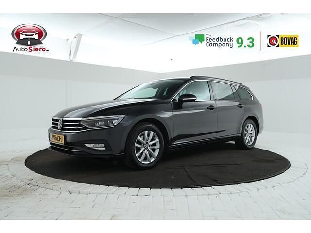 Zwart (metallic) Occasion 2021 VW Passat Comfortline Stationwagen | € 19.995 (Super prijs) - Afbeelding 1/4