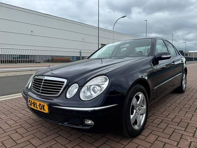 Blauw Gebruikt 2005 Mercedes E240 Sedan | € 4.250 (Super prijs) - Afbeelding 1/4