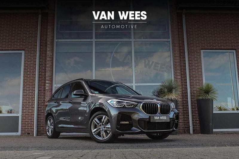 Grijs Gebruikt 2022 BMW X1 Executive SUV | € 28.450 (Eerlijke prijs) - Afbeelding 1/3