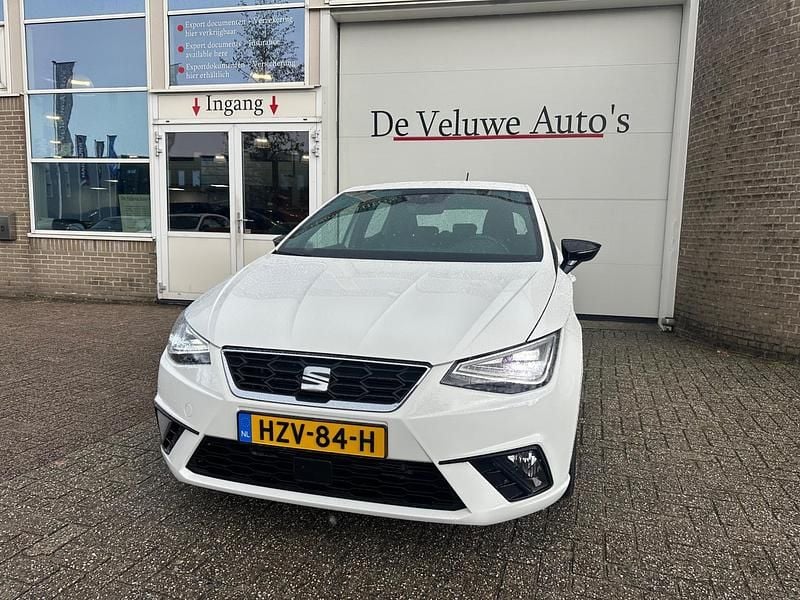 Wit Gebruikt 2024 Seat Ibiza Business Hatchback | € 18.900 (Goede deal) - Afbeelding 1/4
