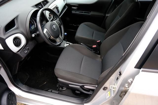 Occasion Toyota Yaris 75 PK (55 kW) 2012 Grijs Hatchback