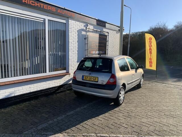 Occasion Renault Clio II Expression 102 PK (75 kW) 2002 Grijs Hatchback