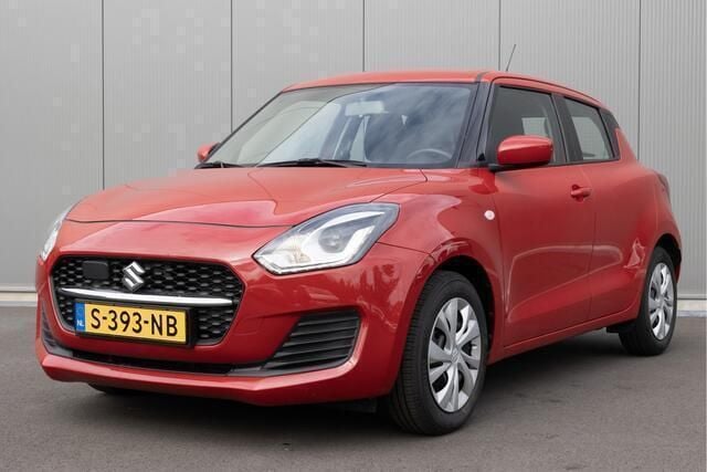 Rood Gebruikt 2023 Suzuki Swift Comfort Hatchback | € 15.845 (Goede deal) - Afbeelding 1/4