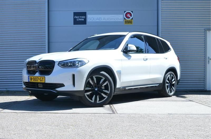 Wit, metallic lak Gebruikt 2021 BMW iX3 Executive SUV | € 33.499 (Goede deal) - Afbeelding 1/4