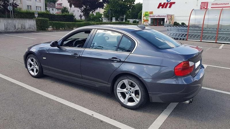 Grijs Gebruikt 2005 BMW 330 Sedan | € 6.500 (Goede deal) - Afbeelding 1/4