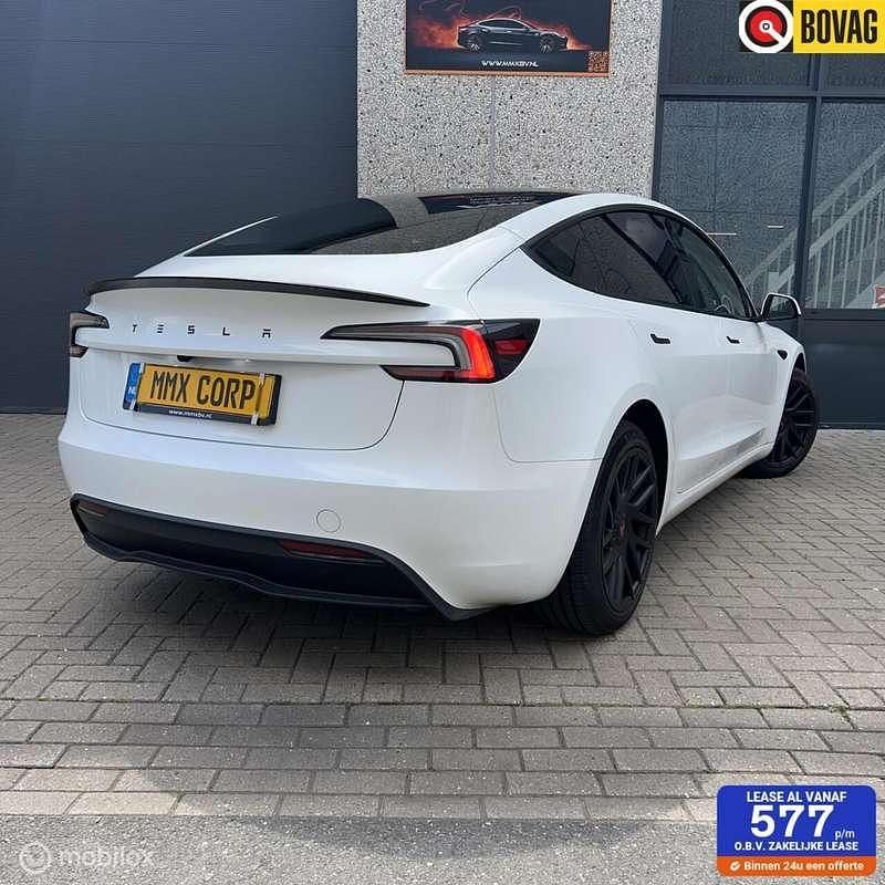 Zwart Gebruikt 2024 Tesla Model 3 Standard Range Plus Sedan | € 35.999 (Eerlijke prijs) - Afbeelding 1/4