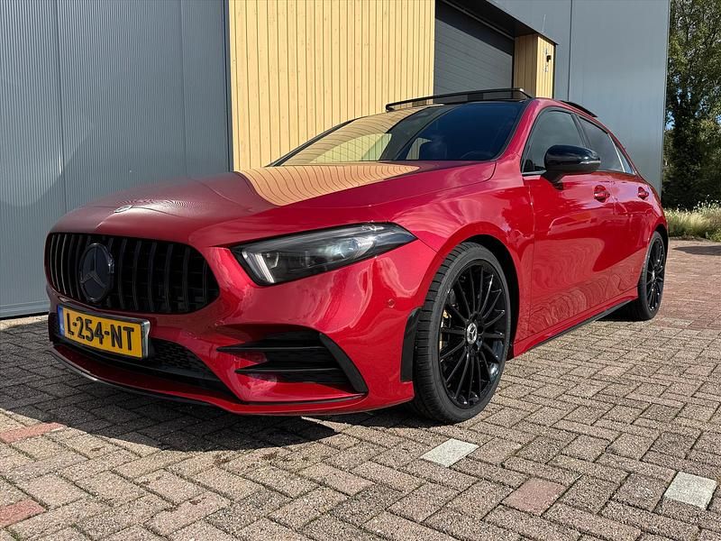 Rood Gebruikt 2021 Mercedes A180 Business Hatchback | € 29.495 (Eerlijke prijs) - Afbeelding 1/4