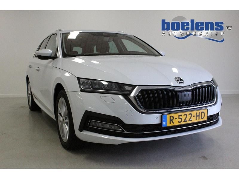 Wit Gebruikt 2022 Skoda Octavia Business Line Stationwagen | € 18.943 (Goede deal) - Afbeelding 1/4