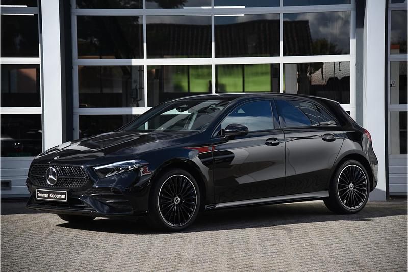Occasion Mercedes A250 AMG line 218 PK (160 kW) 2023 Zwart Hatchback
