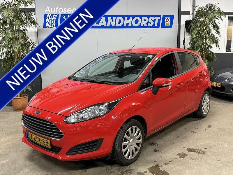 Rood Gebruikt 2015 Ford Fiesta Style Hatchback | € 5.995 (Eerlijke prijs) - Afbeelding 1/4